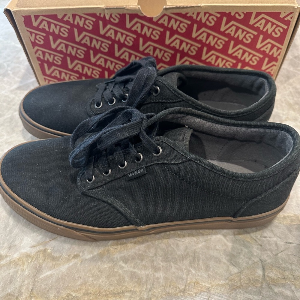 Size 11 like new VANS Atwood black gum VN000TUYD8E skateboarding shoe. Canvas.